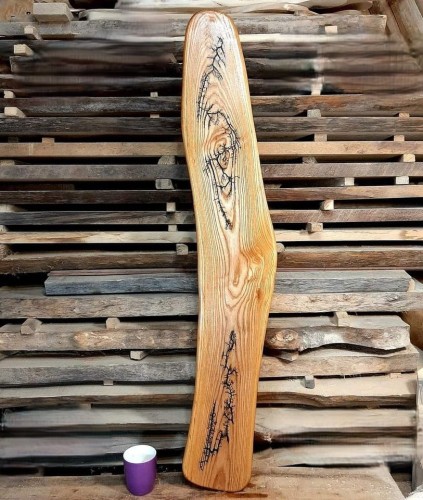 Deska drewniana do krojenia ozdobna
deska do krojenia i serwowania jesionowa
deska do podawania przekąsek z jesionu
deska do krojenia ozdobna drewniana
wymiary deski 112x19cm