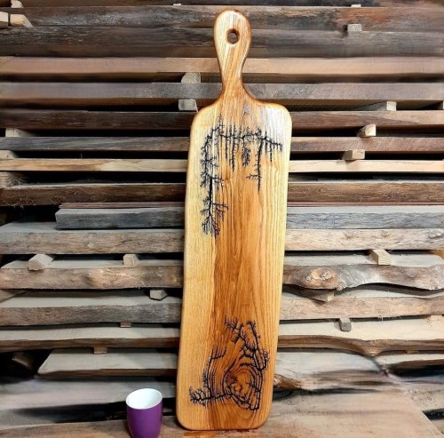 Deska drewniana do krojenia ozdobna
deska do krojenia i serwowania jesionowa
deska do podawania przekąsek z jesionu
deska do krojenia ozdobna drewniana
wymiary deski 91x22cm