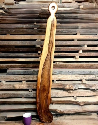 Deska drewniana do serwowania ozdobna
deska do podawania serów z orzecha włoskiego 
deska do podawania przekąsek orzech włoski
deska do podawania przystawek orzech włoski. wymiary deski 112x14cm