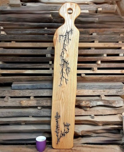 Deska drewniana do krojenia ozdobna
deska do krojenia i serwowania jesionowa
deska do podawania przekąsek z jesionu
deska do krojenia ozdobna drewniana
wymiary deski 112x19cm