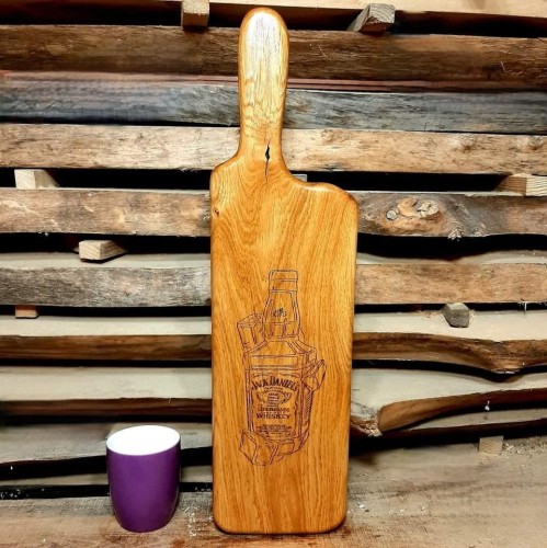 Deska drewniana do podawania serów, ozdobna deska do serwowania, deska do podawania przekąsek, deska do podawania przystawek ozdobna, na desce jest wypalony ozdobny wzór, podawane potrawy będą wyglądały jeszcze smaczniej