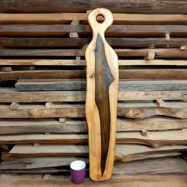 Deska drewniana do serwowania ozdobna deska do podawania serów z orzecha włoskiego deska do podawania przekąsek orzech włoski deska do podawania przystawek orzech włoski. Wymiary deski - 86x16cm