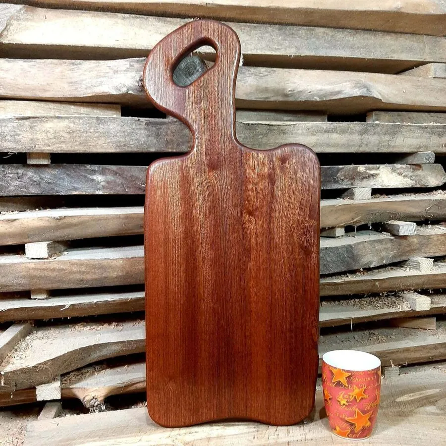 Ekskluzywna deska do krojenia i serwowania z egzotycznego drewna Meranti Nela Wood