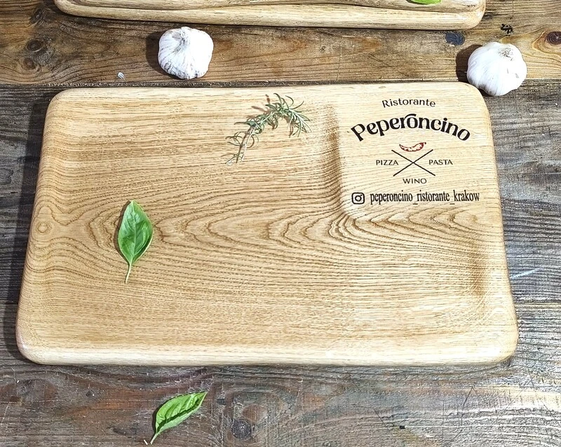 Profesjonalne deski do serwowania Nela Wood w krakowskiej restauracji Peperoncino