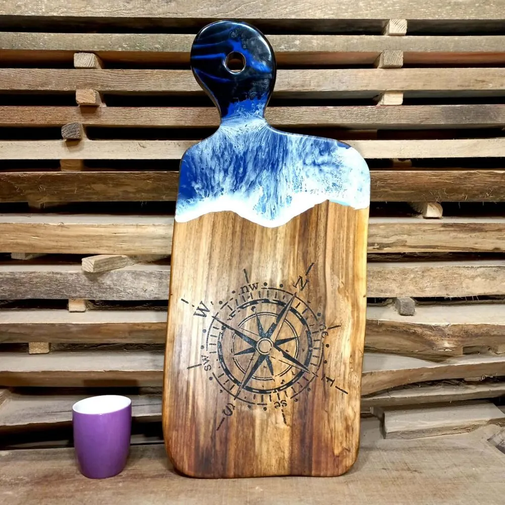 Luksusowa deska z orzecha włoskiego z motywem żeglarskim Nela Wood