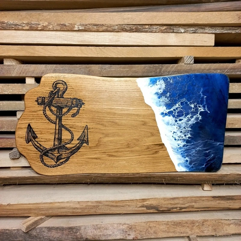 Ekskluzywna deska do serów z drewna egzotycznego z grawerem kotwicy i fal morskich