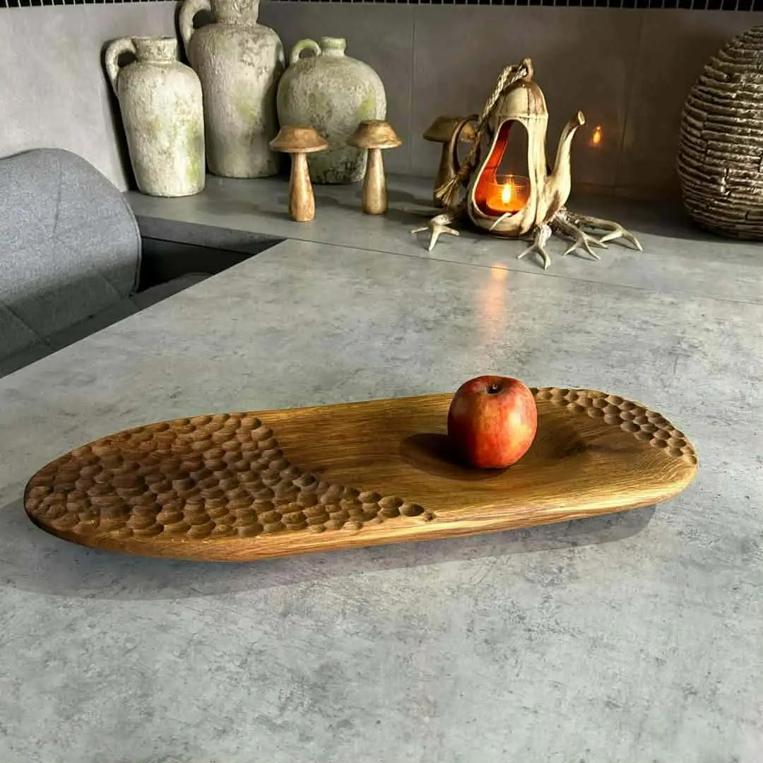 Okrągła ozdobna patera z litego drewna dębowego - tradycyjne polskie rzemiosło Nela Wood