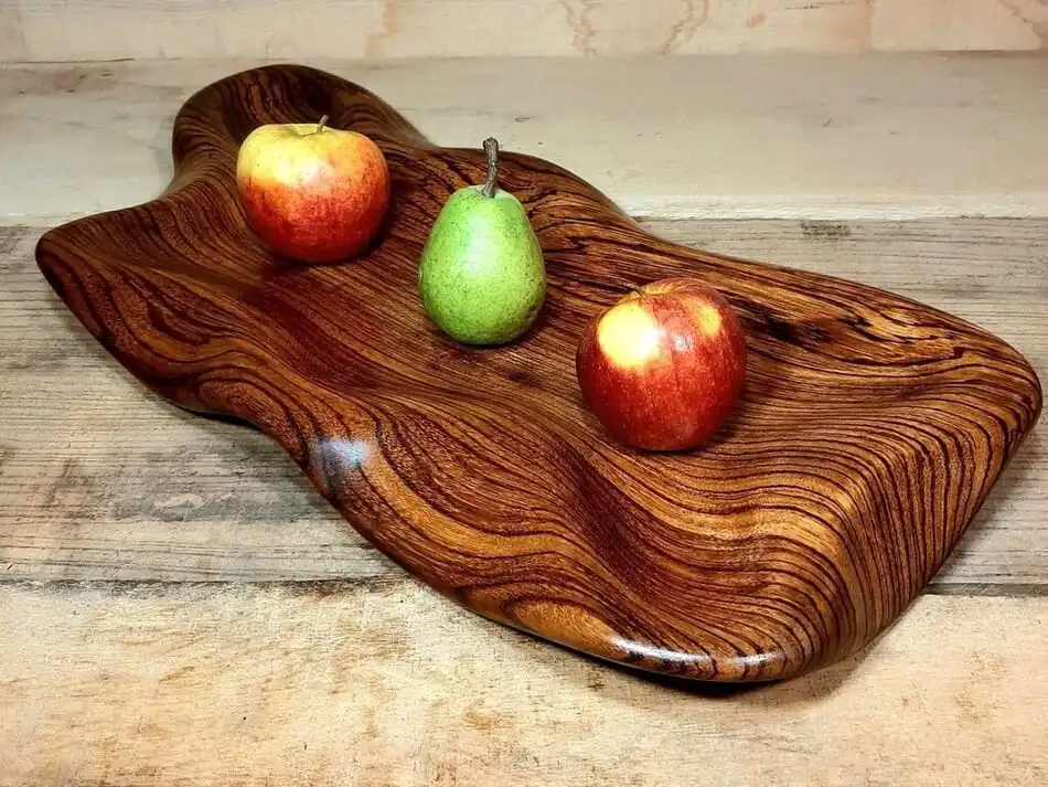 Ekskluzywna patera z drewna zebrano o pasiatym usłojeniu - luksusowy dodatek do salonu