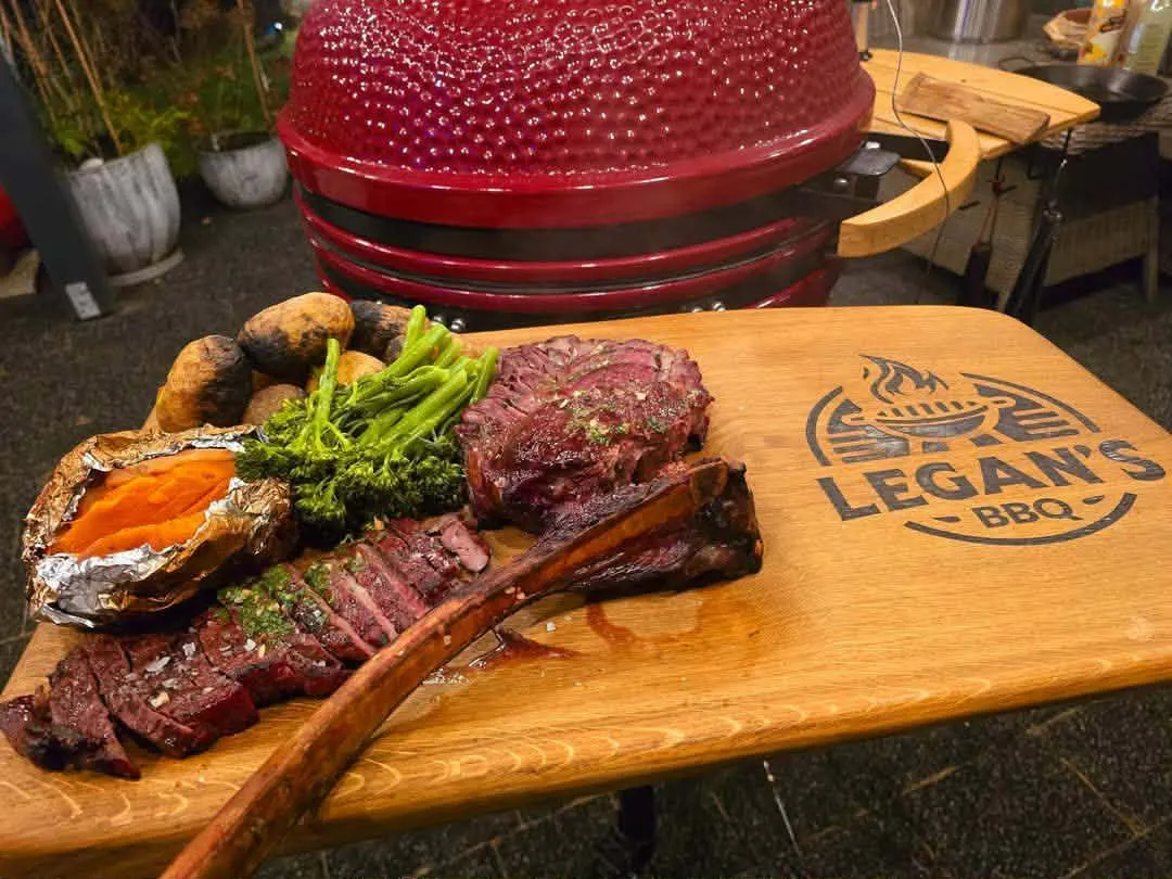 Personalizowana dębowa deska na grill z grawerem dla mistrza kuchni