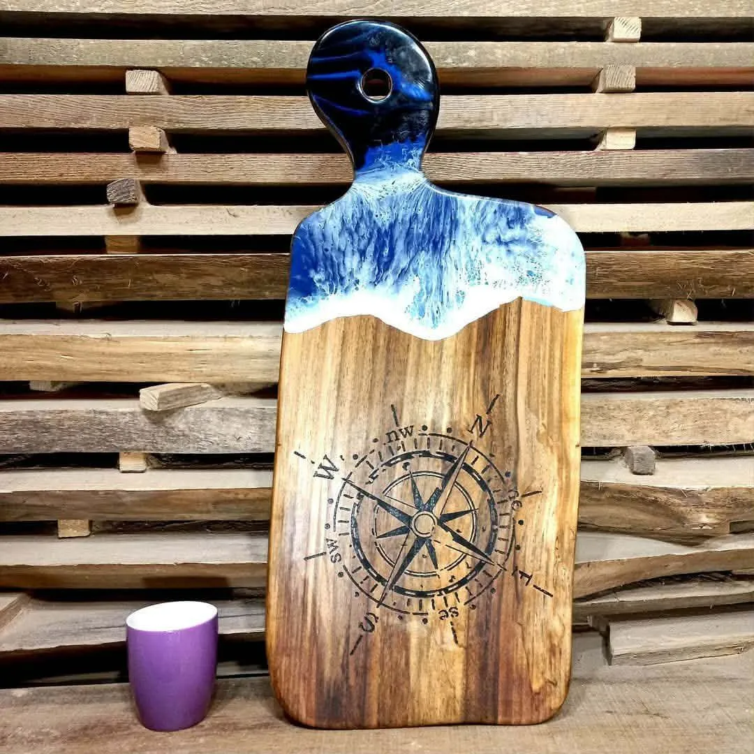 Luksusowa deska z drewna orzecha włoskiego z marynistycznym grawerem - personalizowany prezent premium na 30 urodziny od Nela Wood