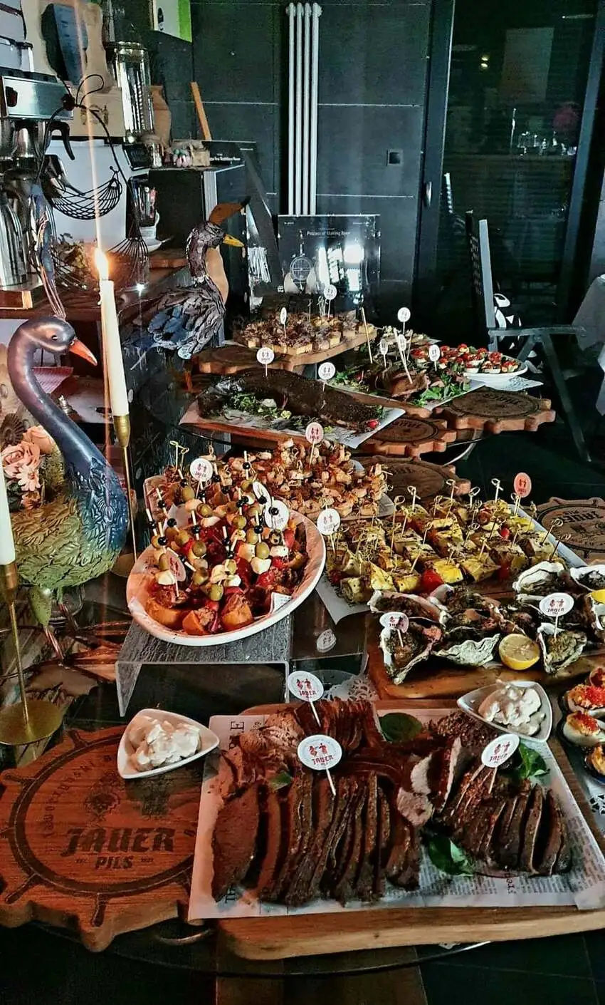 Zestaw desek do serwowania Nela Wood - od małych po bankietowe