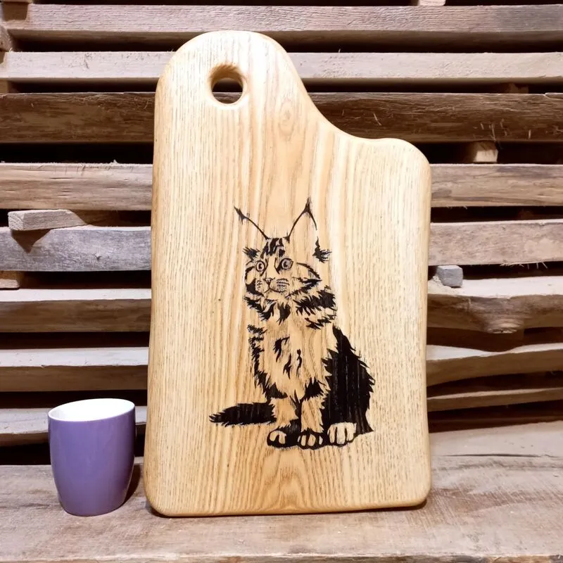 jesionowa deska do krojenia z grawerem kota