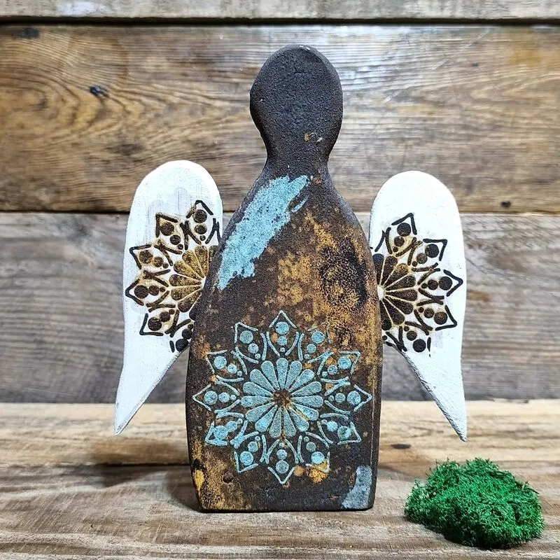 Anioł stróż drewniany ozdobna mandala rękodzieło