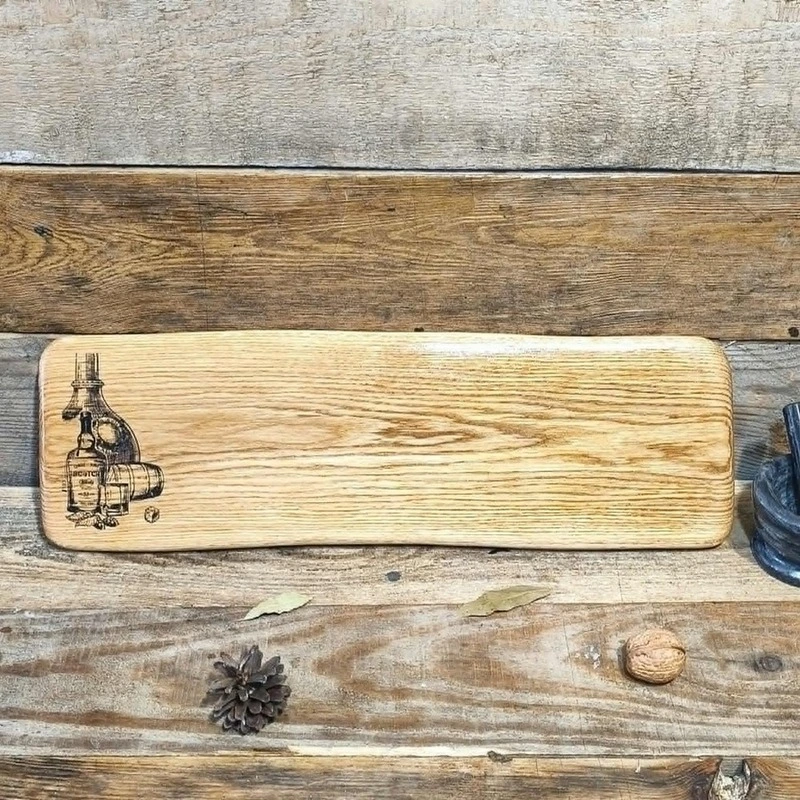 Dębowa deska do serwowania przekąsek z grawerem Scotch Whisky - rzemiosło Nela Wood