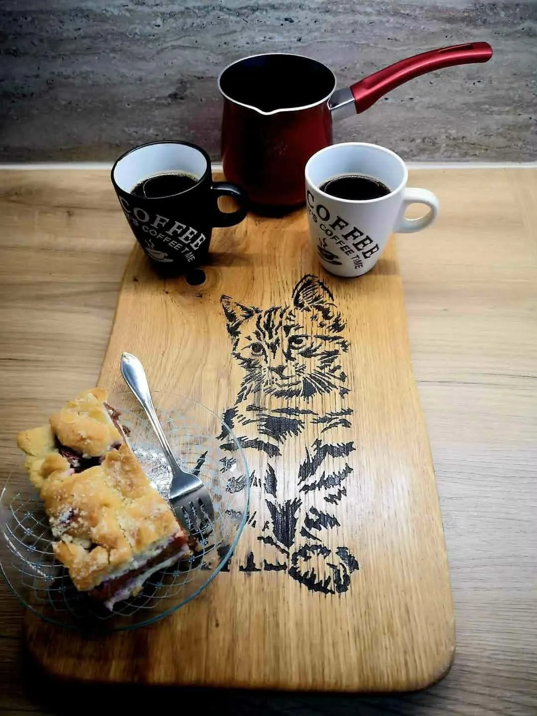 deska-do-podawania-przekasek-nela-wood-personalizowany-grawer-kota-rekodzielo