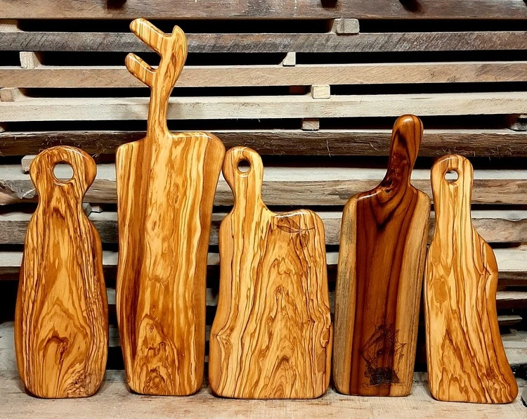 Ręcznie robione deski do krojenia i serwowania z drewna oliwnego oraz tekowego Nela Wood