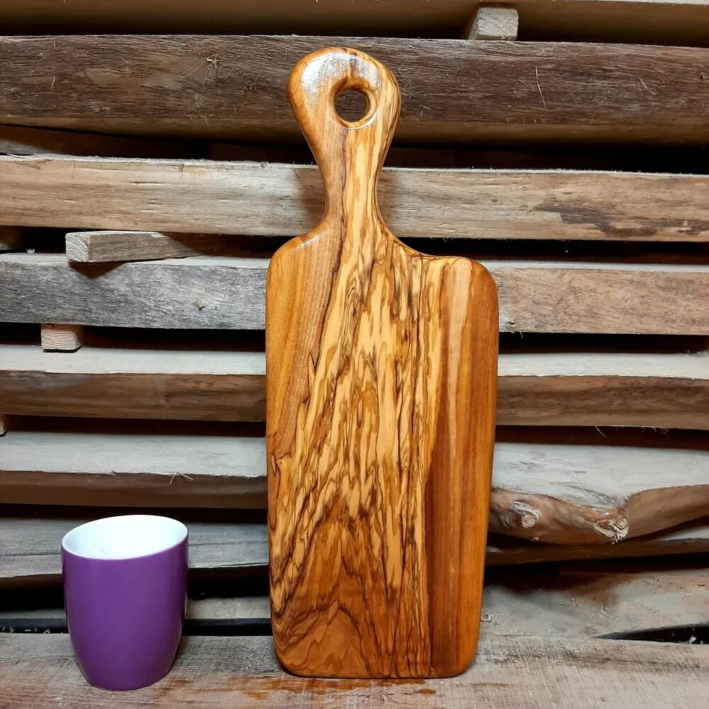 naturalna-deska-z-drewna-oliwnego-do-krojenia-i-serwowania-przystawek