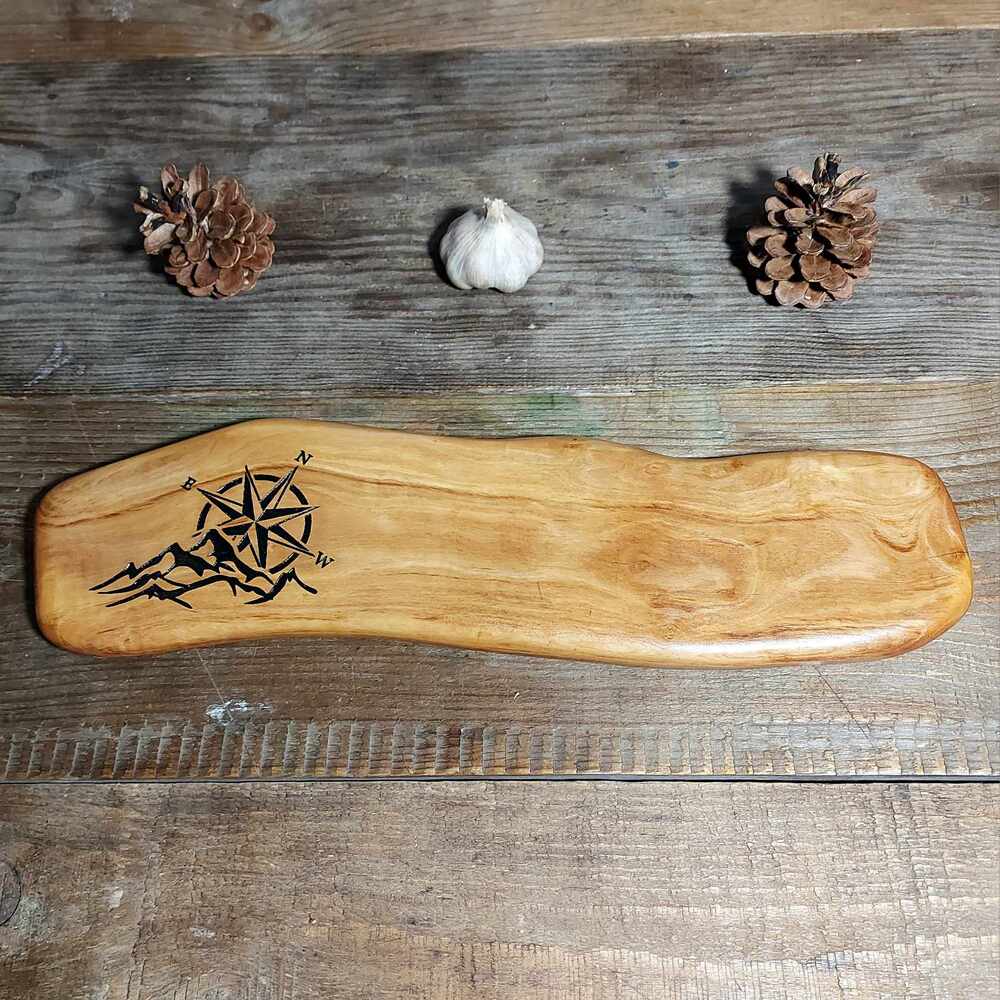 Ekskluzywna deska do serwowania z grawerem gór - Nela Wood