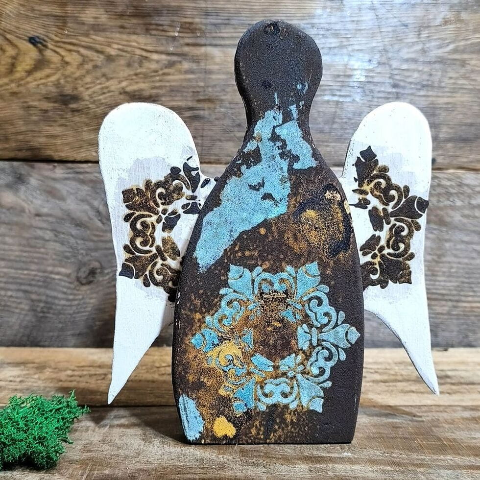 Ręcznie robiony anioł stróż z dębu Nela Wood, 20,5 cm, błękitna mandala